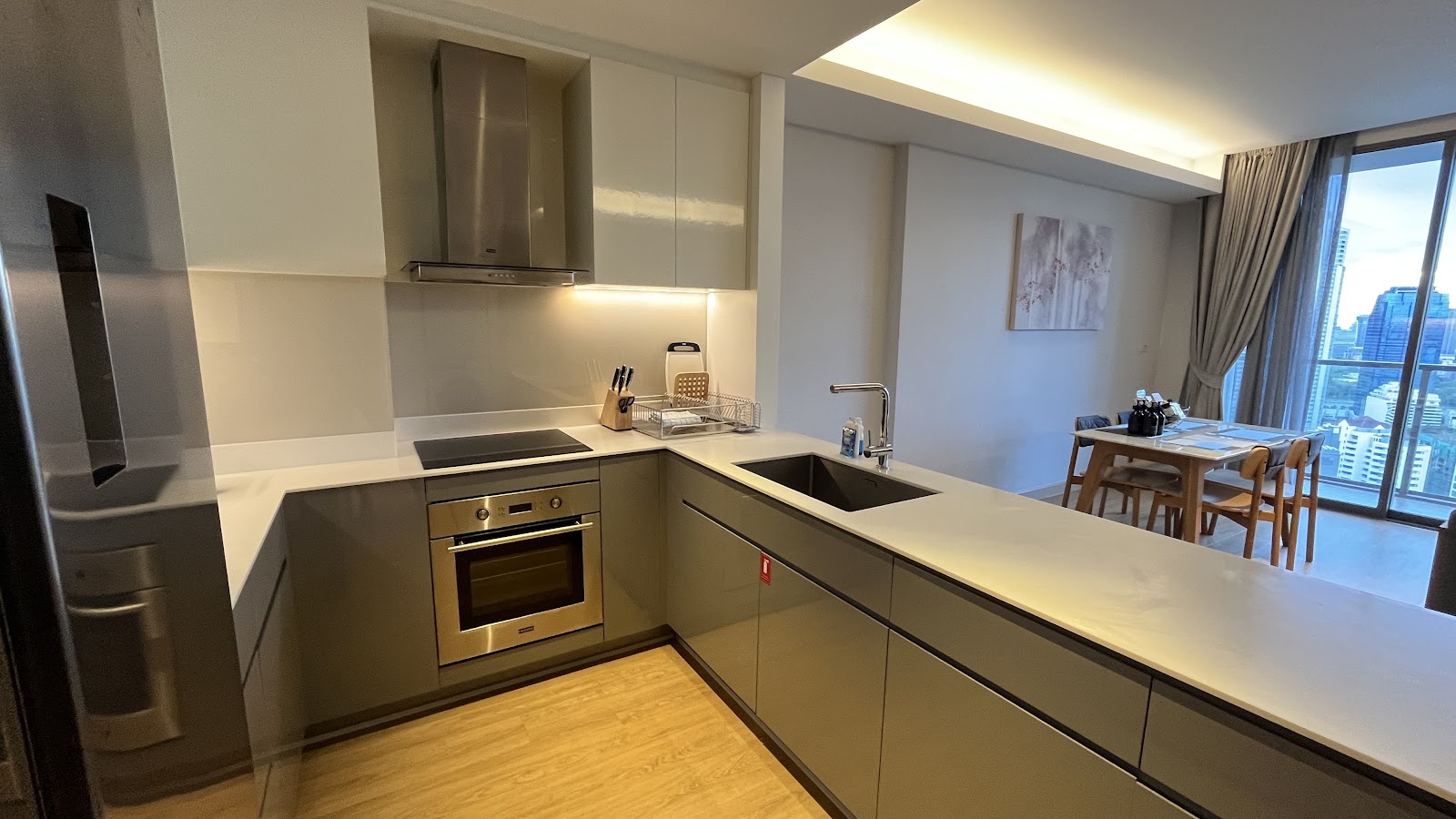 Oakwood Suites Bangkok, view 4