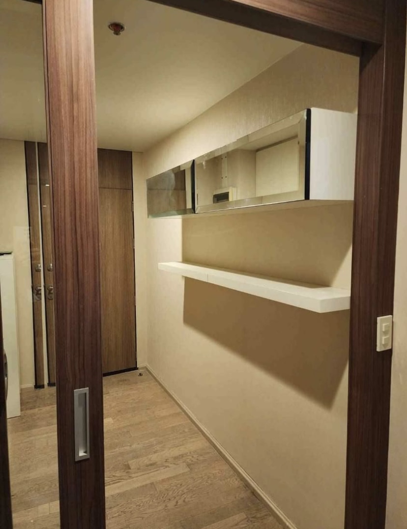 Noble Solo Thonglor, view 3