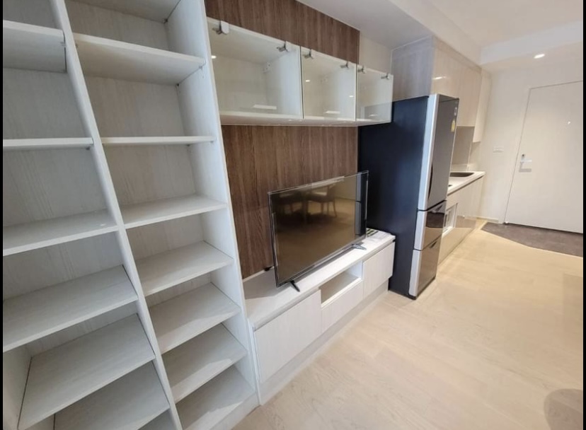 Runesu Thonglor 5, view 4