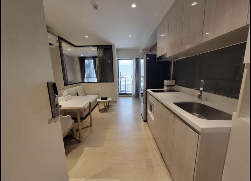 Runesu Thonglor 5, view 2