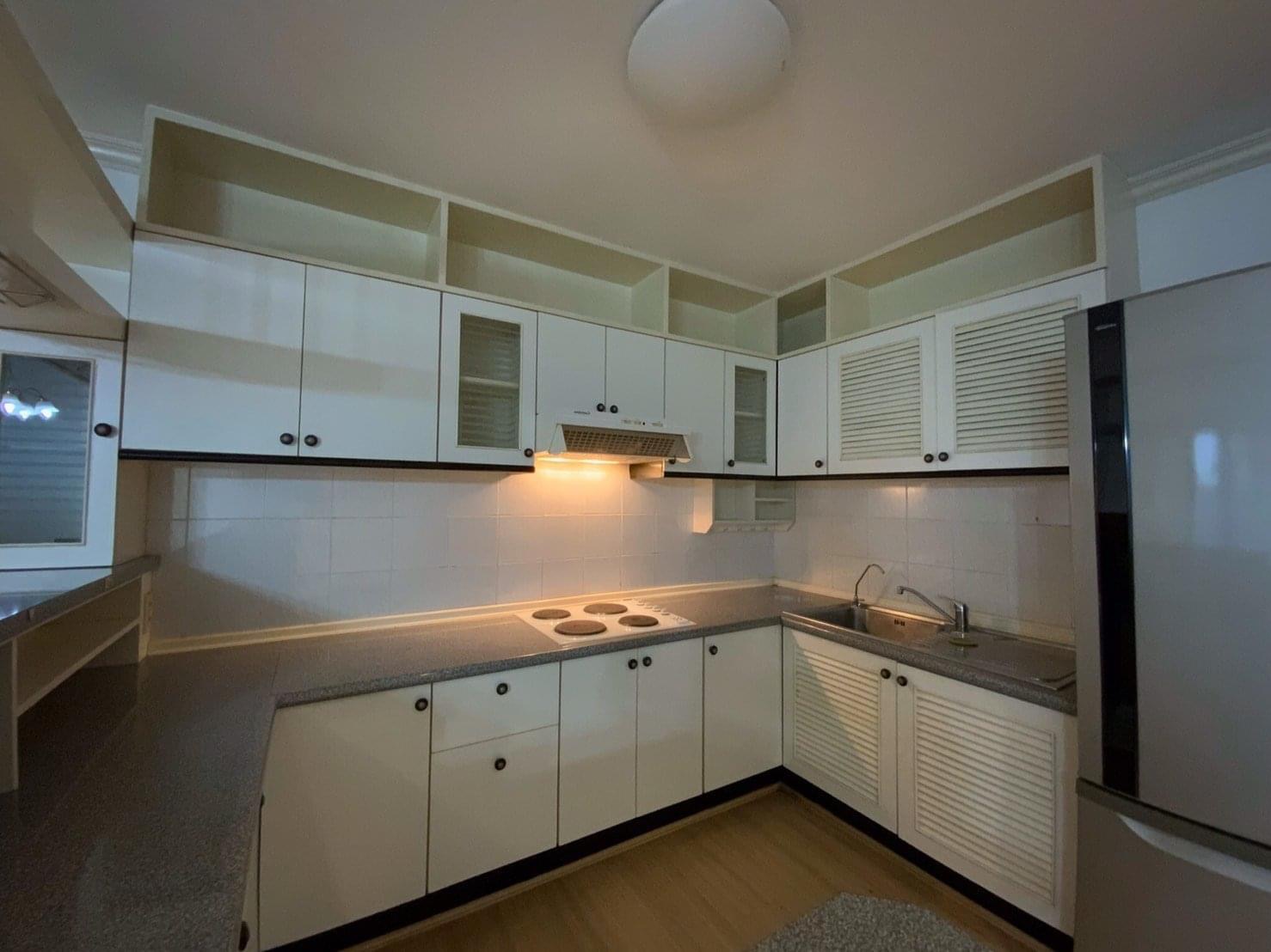 Supalai Place Sukhumvit 39, view 3