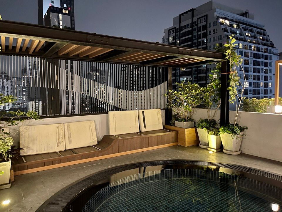Sukhumvit Suite, view 5