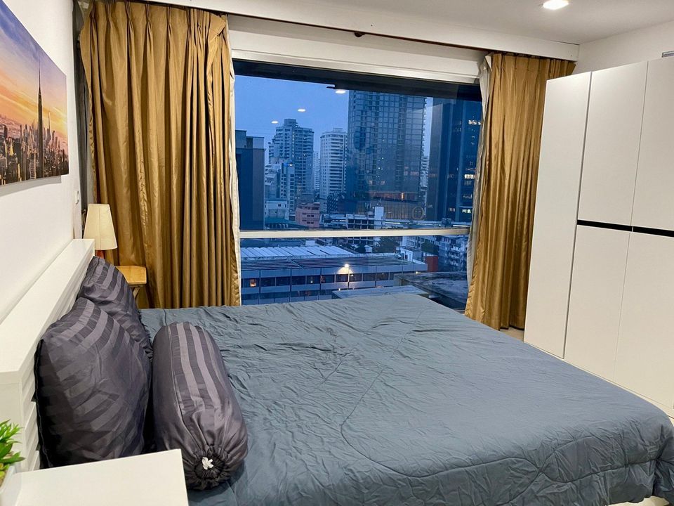 Sukhumvit Suite, view 2