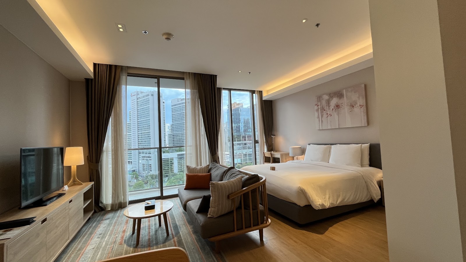 Oakwood Suites Bangkok, view 2