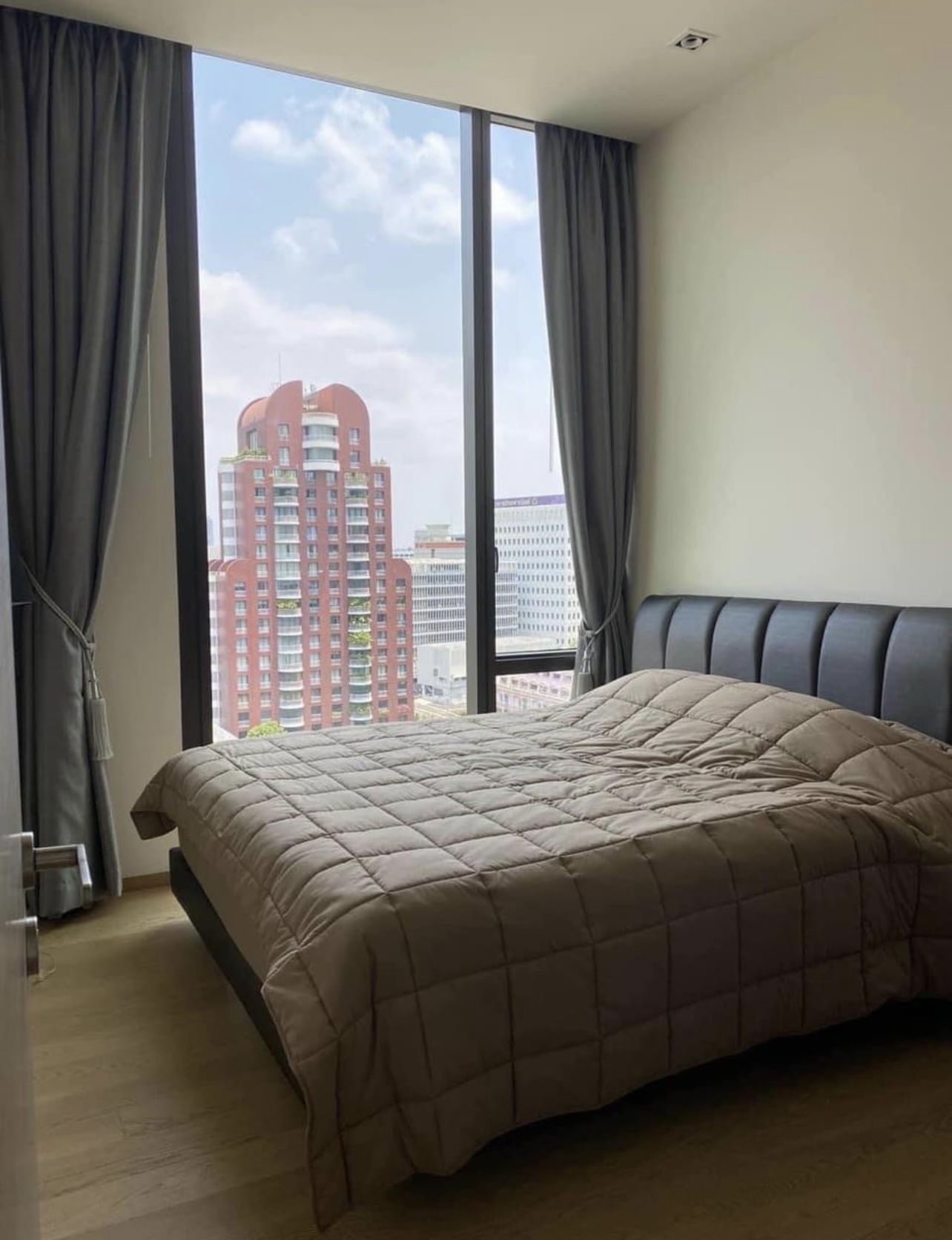 28 Chidlom, view 3