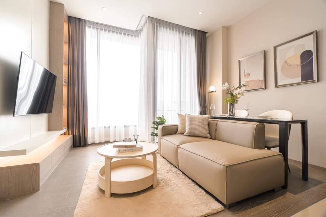 The Esse Asoke, view 5